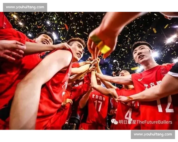 灯光呐喊与心跳共振交织成热血篮球赛场观众氛围全景体验标题 灯光呐喊与心跳共振交织成热血篮球赛场观众氛围全景体验标题